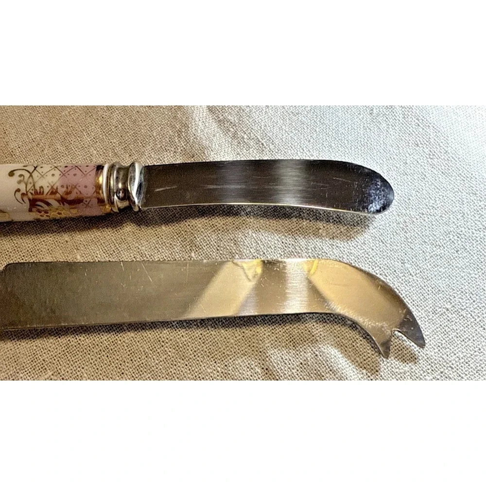 2 pcs Sheffield House of Prill floral and Christmas theme Cheese Knife England‎